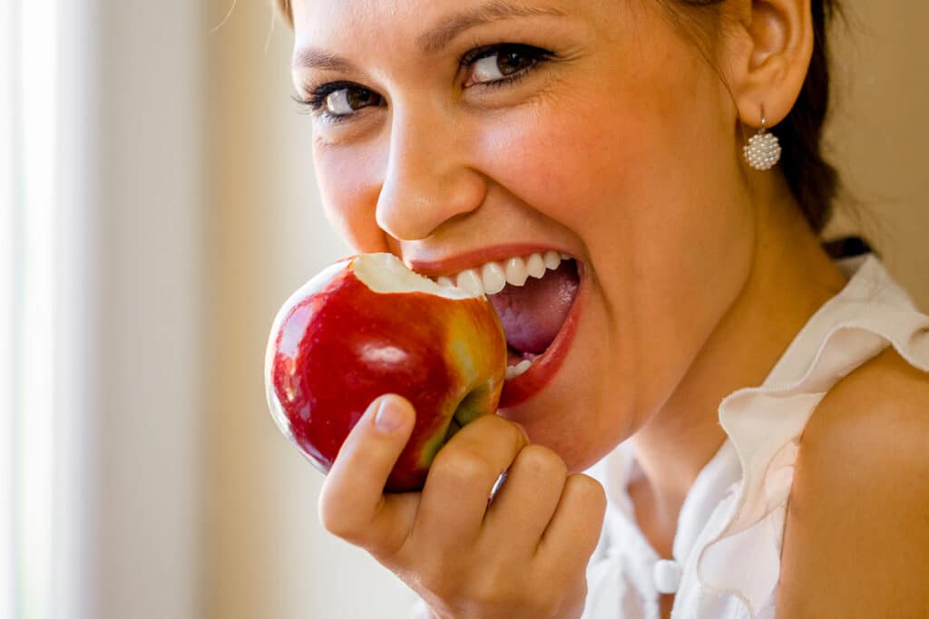What to Eat After Teeth Whitening: Tips from a Vernon Hills, IL Dentist